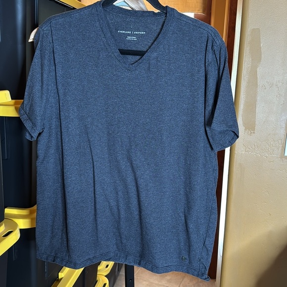 Everlane Men's Charcoal Gray The Essential Organic V-Neck Tee Size Large - Picture 6 of 12